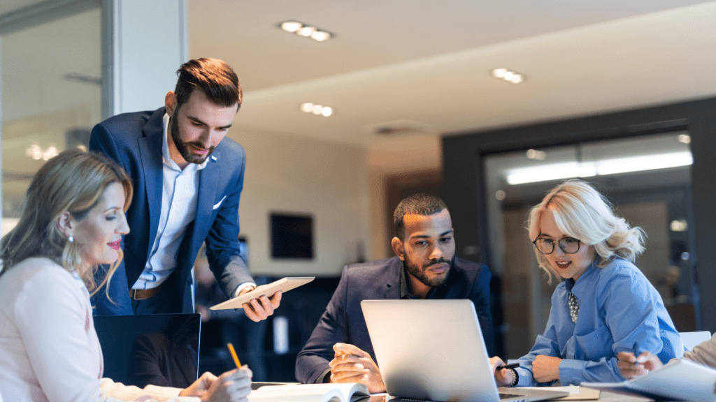 6 Steps to Building a Success-Focused Mindset: A Neuroscience Blueprint 4 Group of motivated individuals collaborating, demonstrating how surrounding yourself with the right people fosters a success-focused mindset.