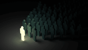 Glowing figure standing out from a dark crowd, symbolizing individuality and leadership through thinking dispositions.